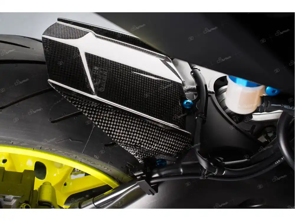 PARAFANGO POSTERIORE CARBONIO LUCIDO LIGHTECH YAMAHA TRACER 900 2018- Ultima Occasione