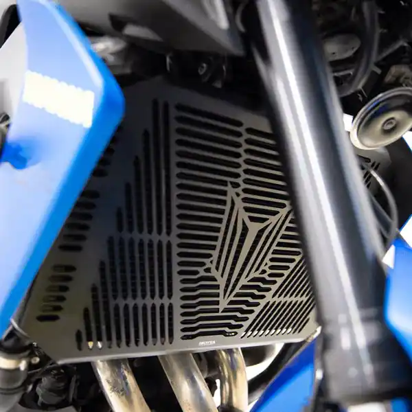 ISOTTA Griglia di protezione per il radiatore nera per YAMAHA MT-09 2017-20 Nuova Collezione