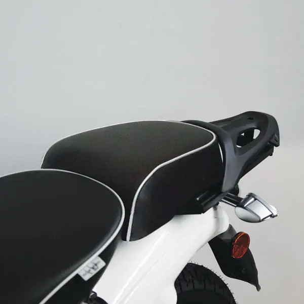 Spedizione Gratuita ISOTTA Kit: sella posteriore + cinghia per APRILIA SCARABEO 50 - 100 dal 2014
