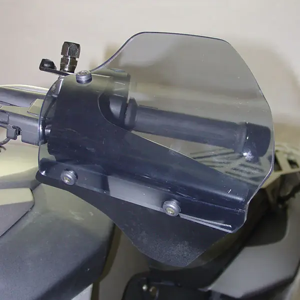 Saldi ISOTTA COPPIA DI PARAMANI PER BMW F 650-800 GS 2008>07/2012 COMPOSTA DALLA PARTE INFERIORE NERO OPACO E DALLA PARTE SUPERIORE fume chiaro