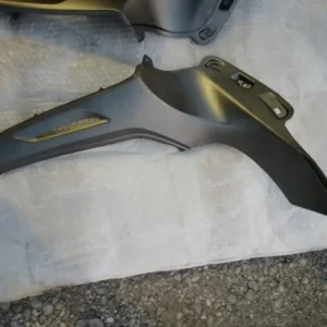 SCUDO LATERALE COPERTURA DESTRA BEVERLY 125-300-3350 GRIGIO Economico